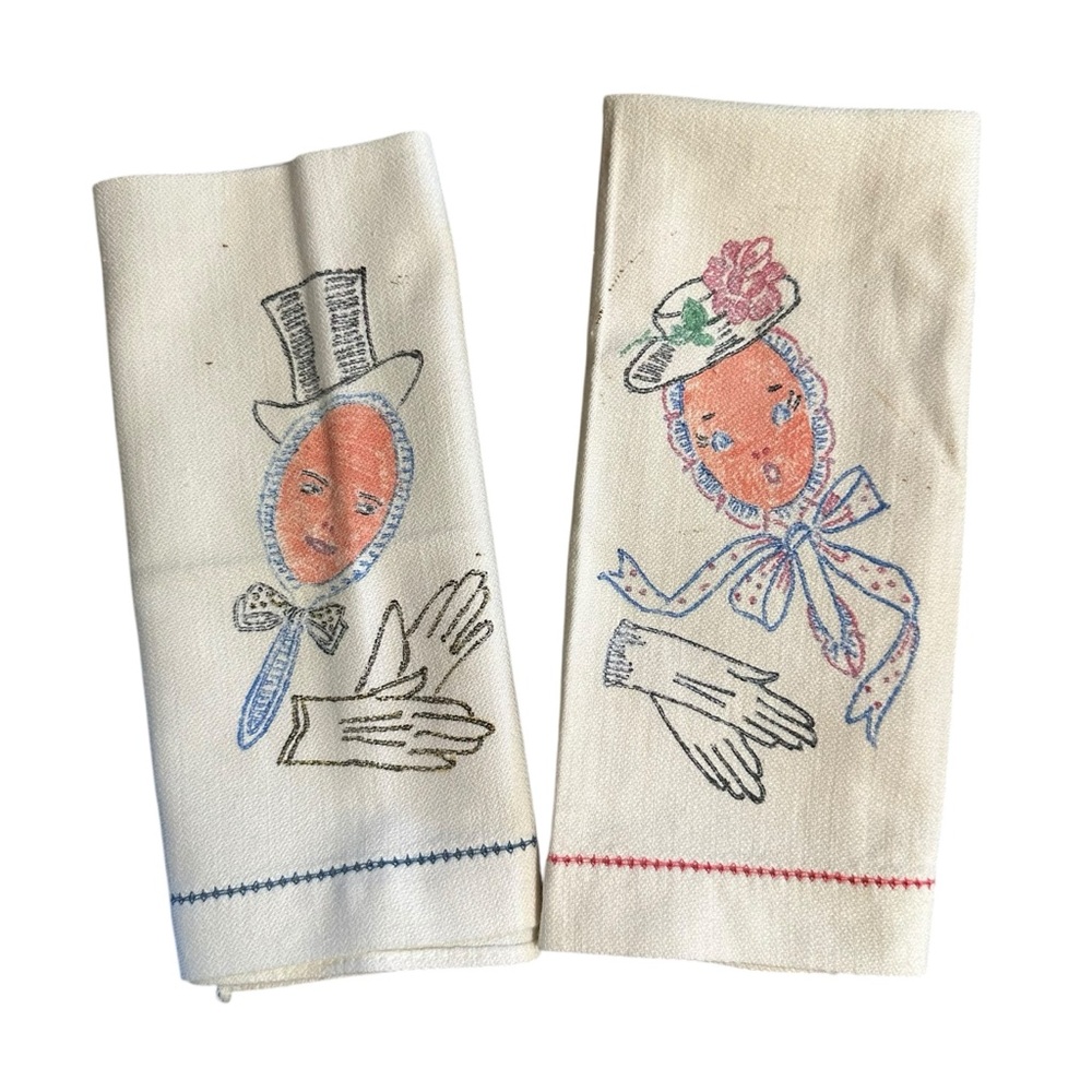 Vintage pair of Fingertip Towels Anthropomorphic Hand Mirror Hat & Gloves - Picture 1 of 9